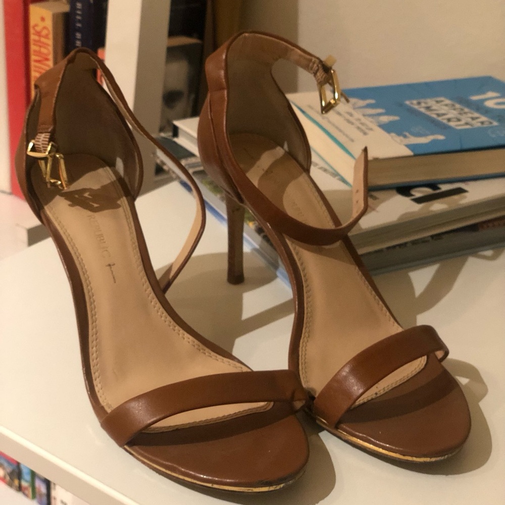 Banana Republic size 8 High heel white strap sandal